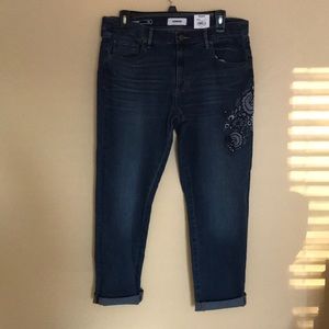 Girlfriend Mid Rise Jeans With Embroidery